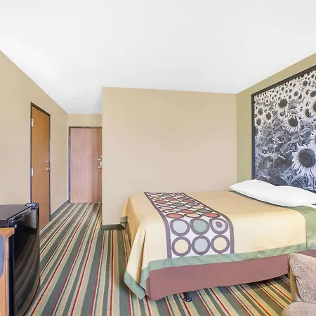 Super 8 By Wyndham Mt Pleasant-3