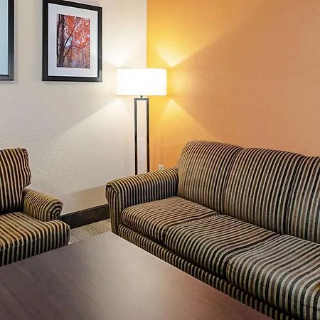 Quality Inn & Suites Robbinsville-2
