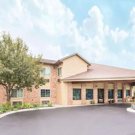 Baymont By Wyndham Muskegon-3