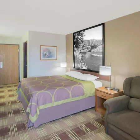 Super 8 By Wyndham Toledo-2