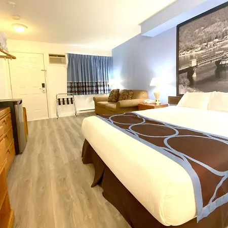 Super 8 By Wyndham Sicamous-2