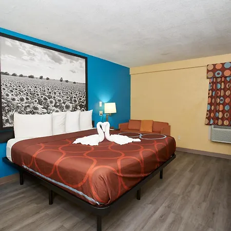 Super 8 By Wyndham Wichita Airport West Kellogg-3