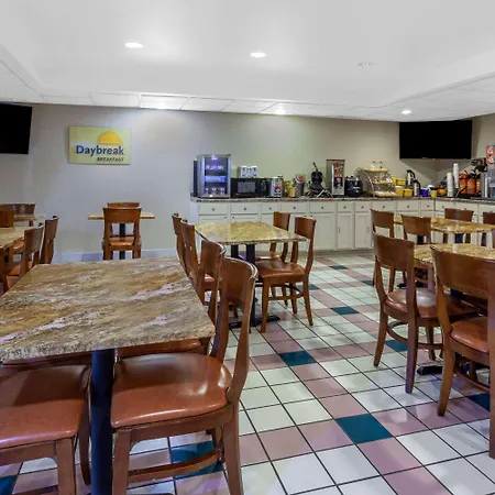 Days Inn By Wyndham Milan Sandusky South-3