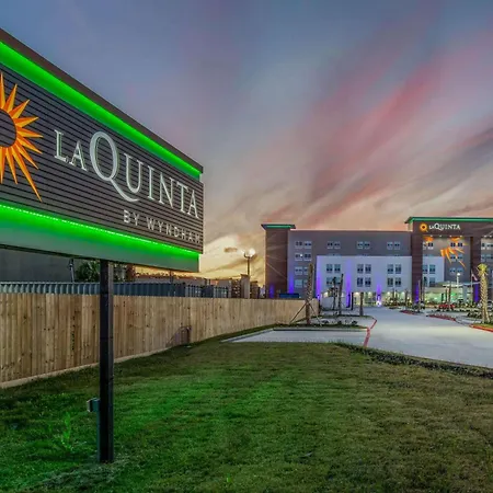La Quinta Inn & Suites By Wyndham Galveston West Seawall-2