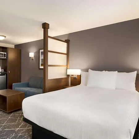 Microtel Inn & Suites By Wyndham Aurora-2