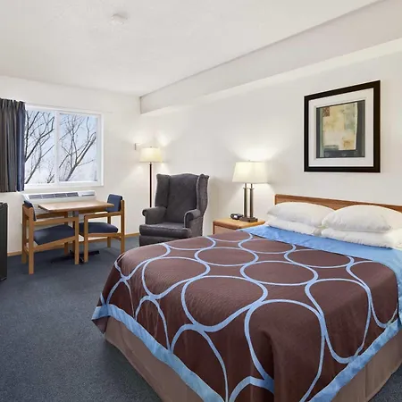 Super 8 By Wyndham Swift Current-2