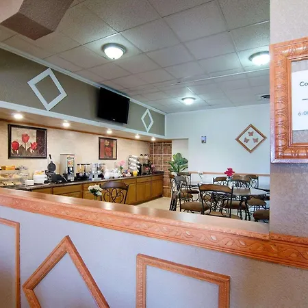 Knights Inn & Suites Emporia-2