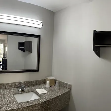 Griffin Inn & Suites-2