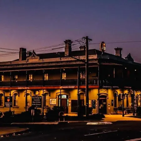 Oriental Hotel Tumut-3