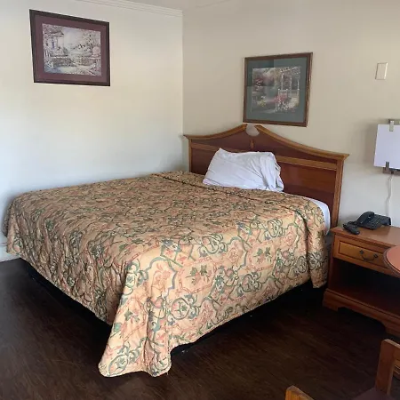 Economy Inn-3