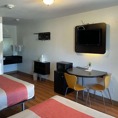 Motel 6 Cameron Mo-2