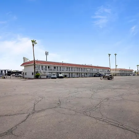 Super 8 By Wyndham Phoenix West-3