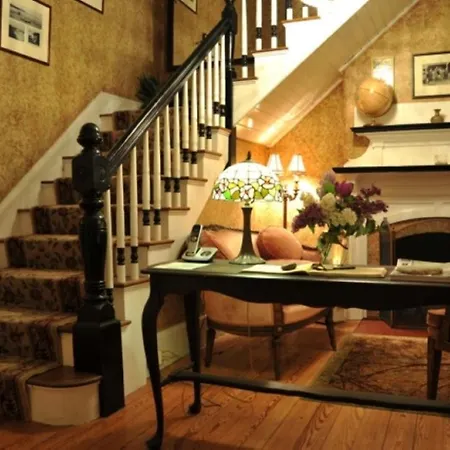 Central House Inn-3