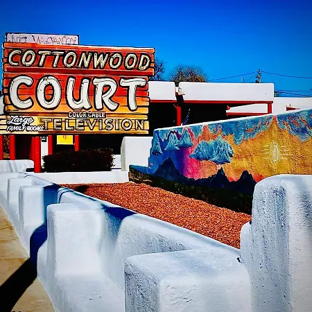 Cottonwood Court Motel-3