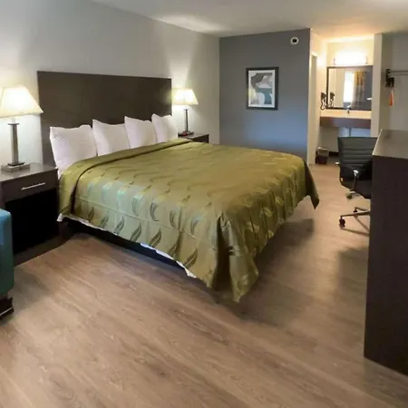 Quality Inn & Suites Columbus West-3