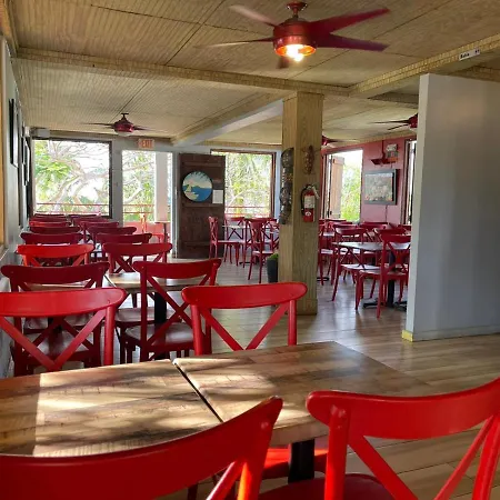 Red Flamboyan Guesthouse And Restaurant-3