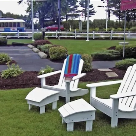 Carriage House Motel Cottages & Suites-3