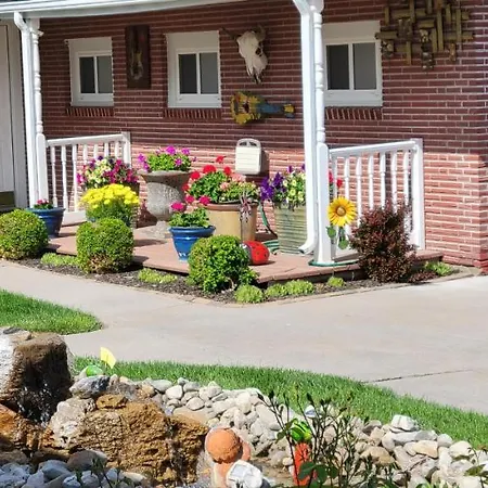 Husker Inn-2
