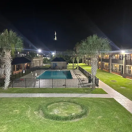 Days Inn & Suites By Wyndham Jennings-3