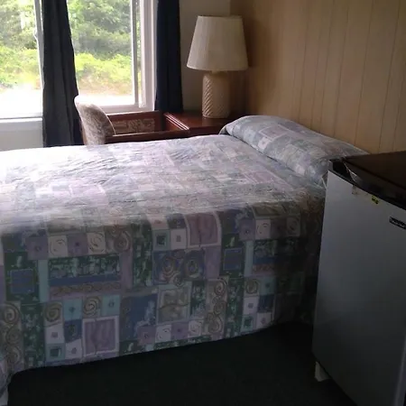 Village Green Motel-3