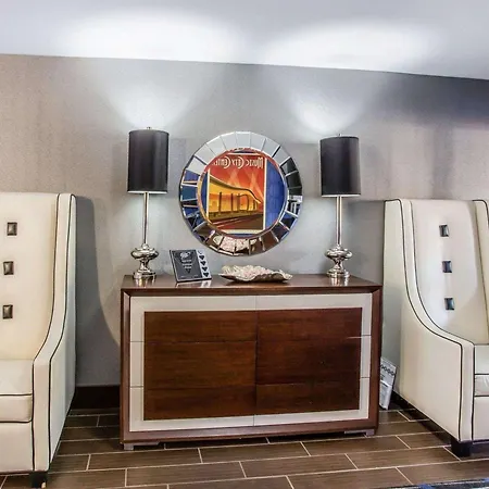 Quality Suites Nashville Airport-2