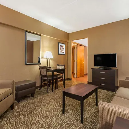 Ramada By Wyndham Paintsville Hotel & Conference Center-3