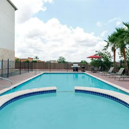Microtel Inn And Suites Eagle Pass-3