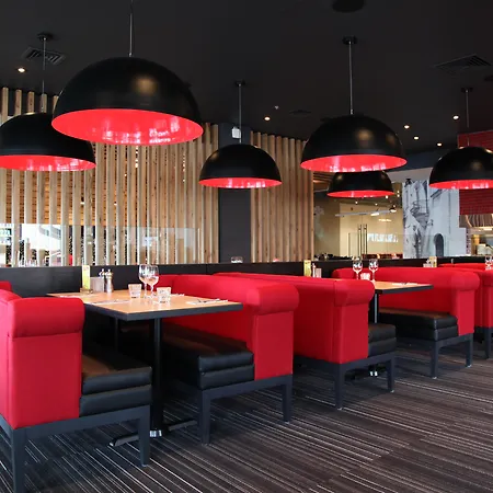 Holiday Inn Hotel & Suites Calgary South - Conference Ctr By Ihg-3