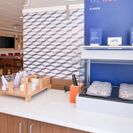Holiday Inn Express & Suites - Omaha - 120Th And Maple By Ihg-3