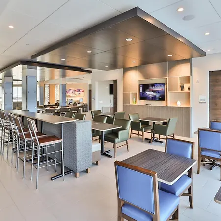 Holiday Inn Express & Suites - Nashville Metrocenter Downtown By Ihg-2
