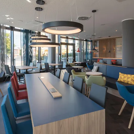 Holiday Inn Express Düsseldorf - Hauptbahnhof, an IHG Hotel-3