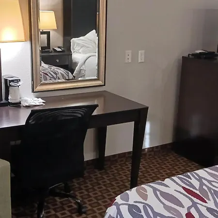 Red Roof Inn & Suites Longview-3