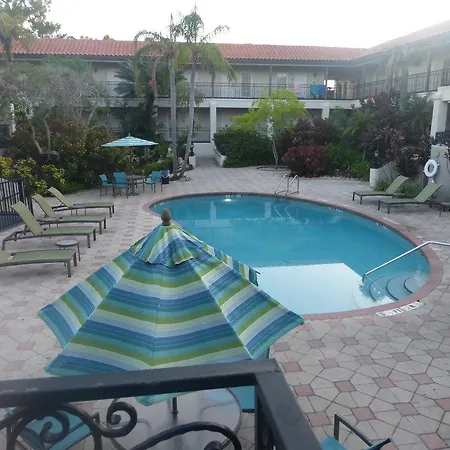Red Roof Plus+ & Suites Tampa-3