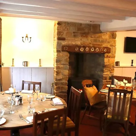 The Lion, Tredington-3