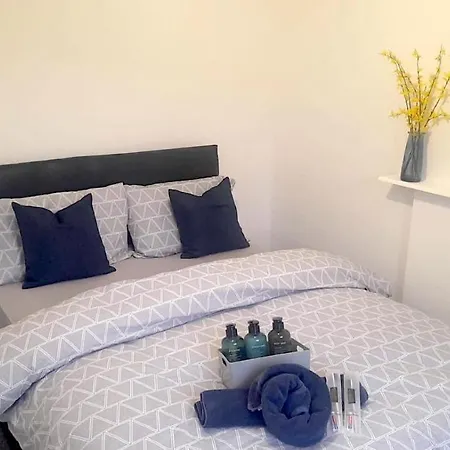 Move Inn Estates - Multiple Rooms-2