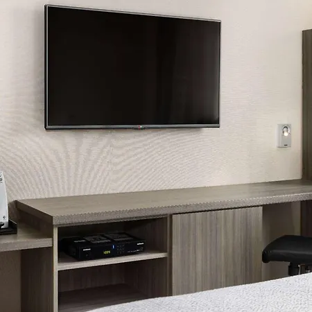 Ramada By Wyndham Bronx-2