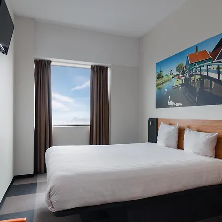 Easyhotel Amsterdam Zaandam-2