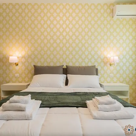 Einaudi Guesthouse By Apulia Accommodation-2