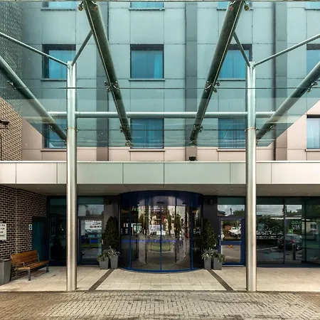 Holiday Inn Express London Heathrow T5 By Ihg-3