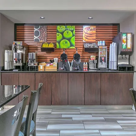 La Quinta Inn By Wyndham Dallas Uptown-2