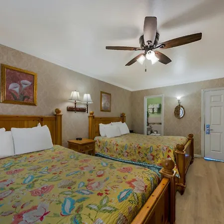 Carmel Inn & Suites-2