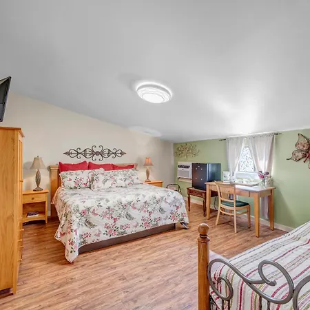 Full Moon Inn-3