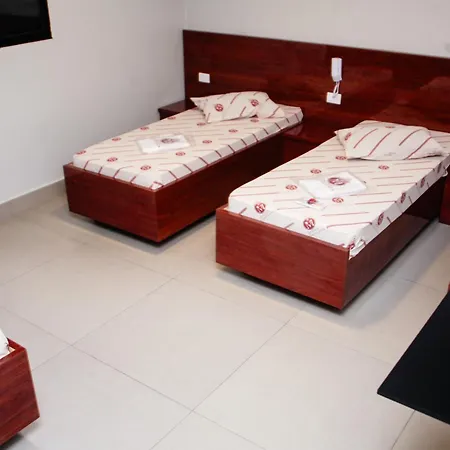 Hotel Madrugada-3