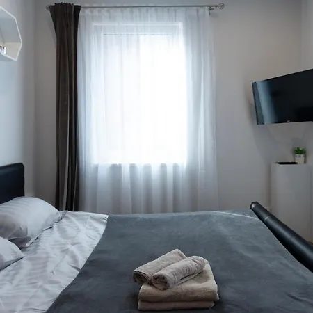 Oak House Apartments-3