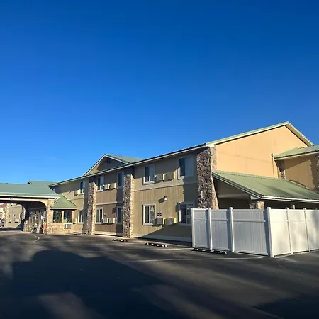 Days Inn & Suites By Wyndham Gunnison-3