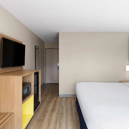 Days Inn By Wyndham Florence Near Civic Center-3