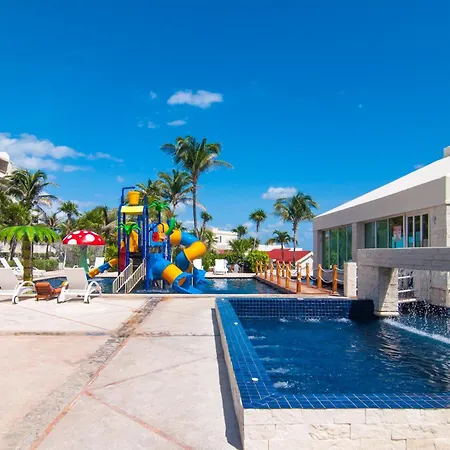 Solymar Condo Beach Resort By Casago-3