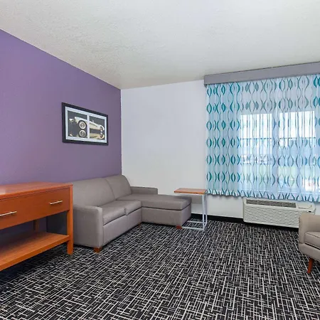 La Quinta By Wyndham Bowling Green-3