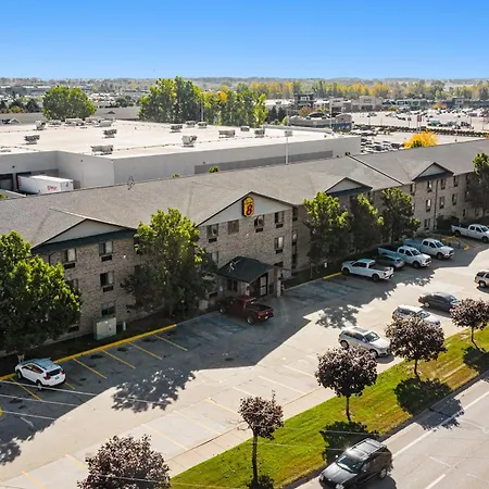 Super 8 By Wyndham Mt. Pleasant-3