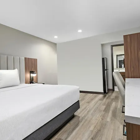 Baymont By Wyndham Beaumont-3